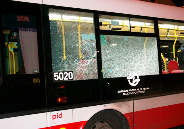 В Праге вновь обстреляли автобус