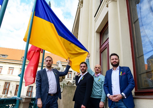Мэрия Праги вывесила флаг Украины