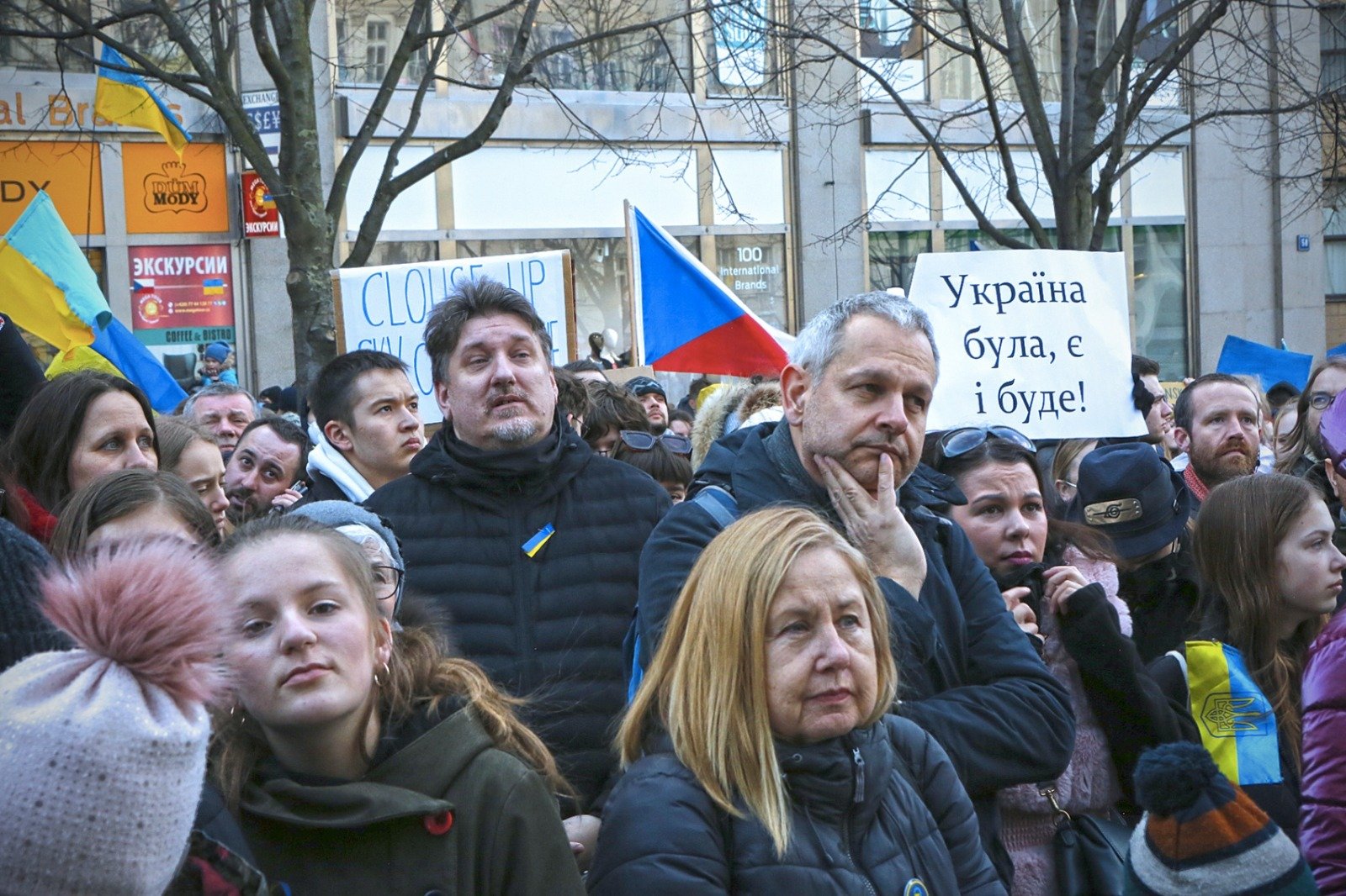 Митинги в поддержку украины. Демонстрация протеста. Митинги в России. Народ России митинг.