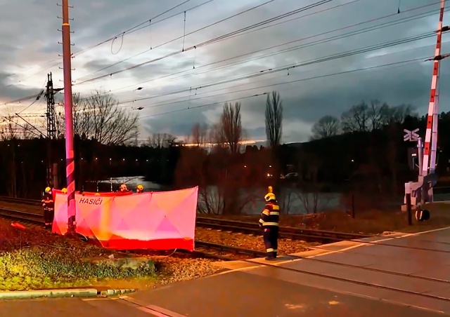 В окрестностях Праги 15-летняя школьница бросилась под поезд