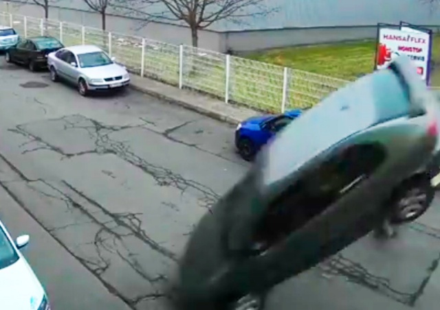 ДТП с «летающей» машиной в Праге попало на видео