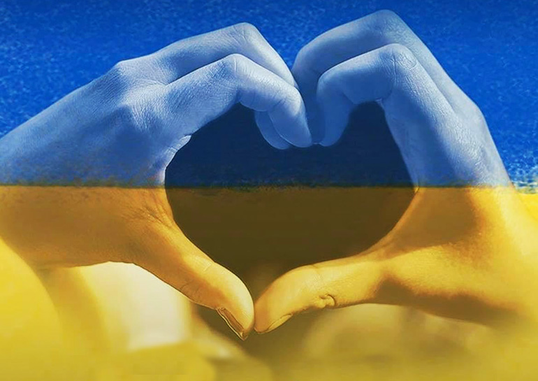 До слез: 4-летняя девочка из Праги отправила свои сбережения Украине