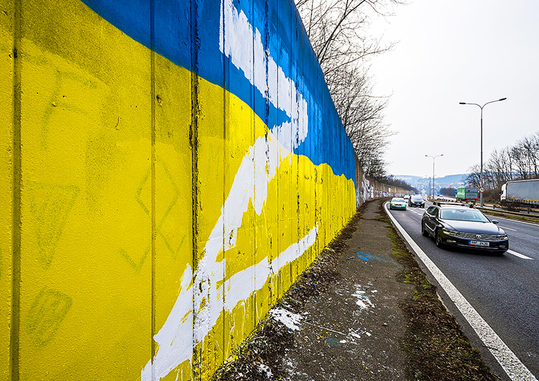 В Чехии неизвестный нарисовал букву «Z» поверх украинского флага