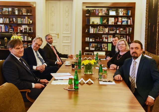 Президент Чехии попросил премьера открыть в Праге офис белорусской оппозиции
