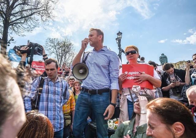Навальный призвал россиян к ежедневным митингам против войны