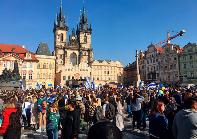 В Праге состоялось шествие «Россияне против Путина»: видео