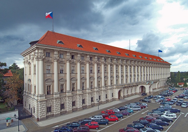 Чехия высылает дипсотрудника посольства России