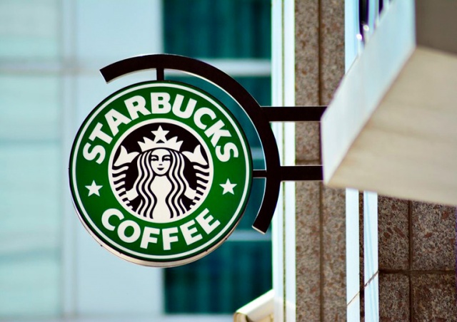 Starbucks временно закроет все свои кофейни в России