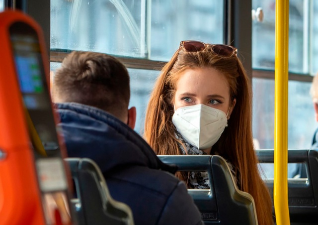 Минздрав Чехии допустил скорую отмену респираторов в общественном транспорте
