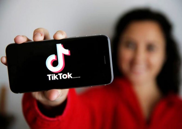 Социальная сеть TikTok приостанавливает работу в России