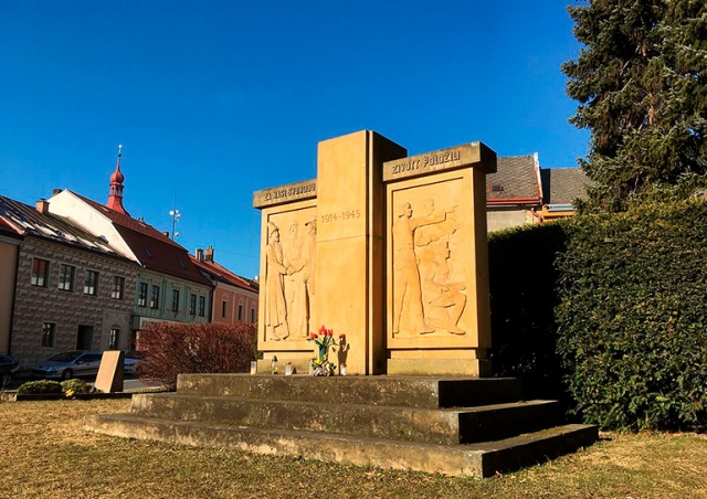 В Чехии демонтировали памятник красноармейцам