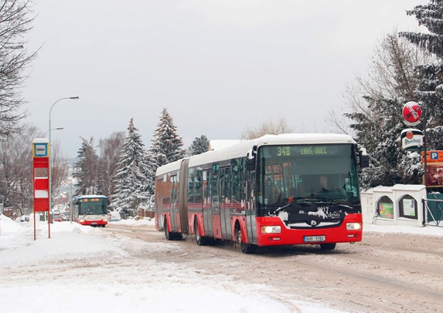 Неожиданный снегопад спровоцировал десятки ДТП в Праге