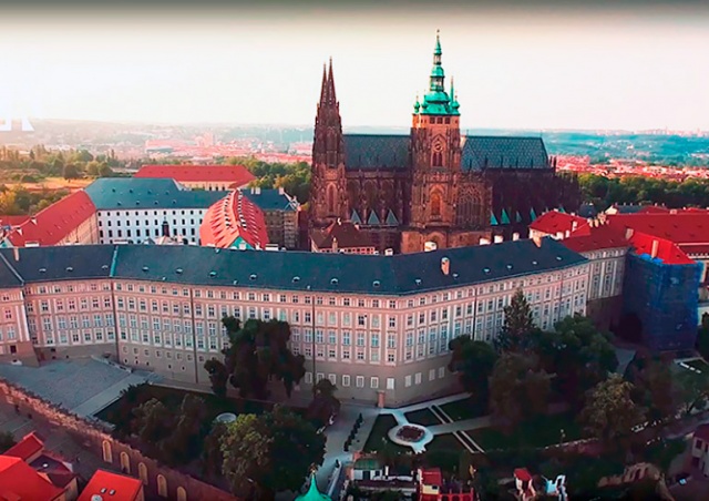 Видео: летняя Прага в сверхчетком разрешении
