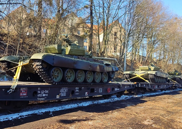 Чехия отправила Украине советские танки и БМП
