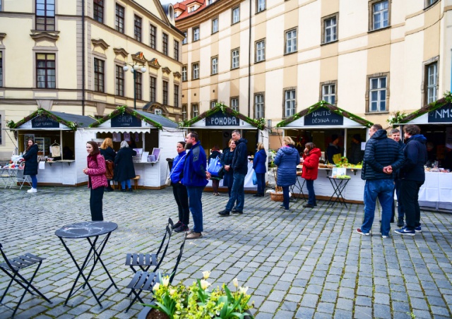 На Марианской площади Праги впервые открылась пасхальная ярмарка