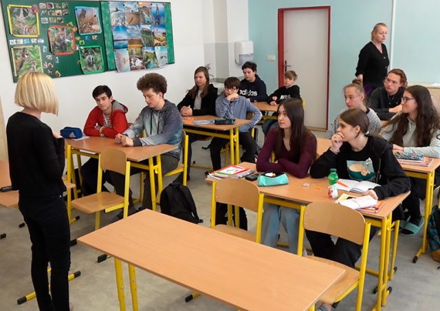 В Праге учительница на уроке распространяла российскую пропаганду о событиях в Украине