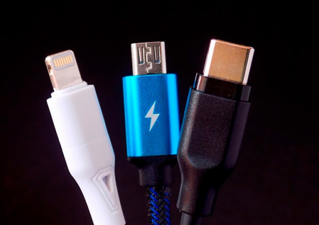 ЕС стал ближе к единому стандарту зарядки для смартфонов