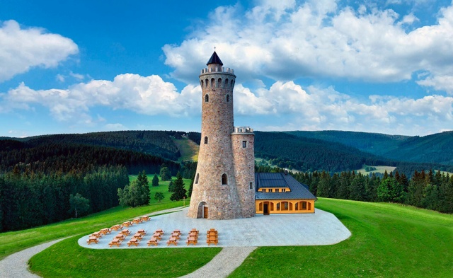 Одна из красивейших смотровых башен Чехии открылась после зимней паузы