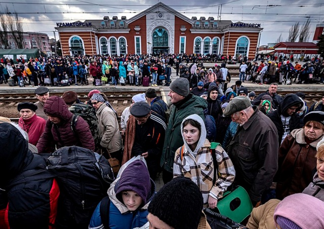 Пассажирский вокзал в Краматорске обстреляли: десятки погибших и раненых