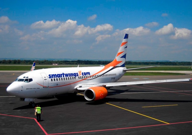 Гроза повредила самолет в аэропорту Праги