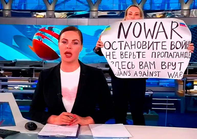 Марина Овсянникова получила премию Вацлава Гавела за креативный протест