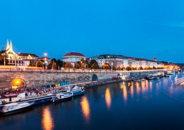 Прага готовится ввести «сухой закон» на набережных в ночные часы
