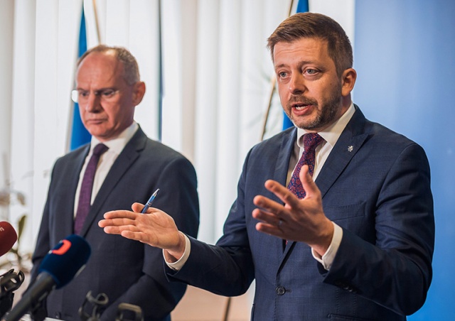 МВД Чехии планирует изменить форму помощи украинским беженцам