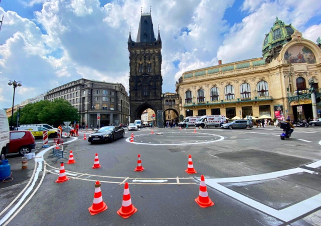 Жители Праги спорят о круговом перекрестке перед Муниципальным домом