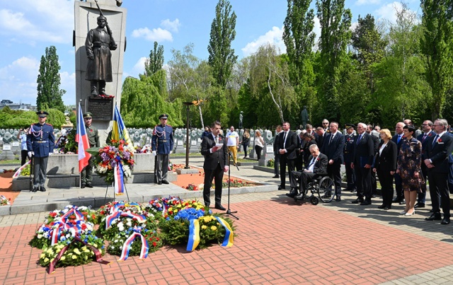 Посол Украины и ведущие политики Чехии почтили память павших красноармейцев