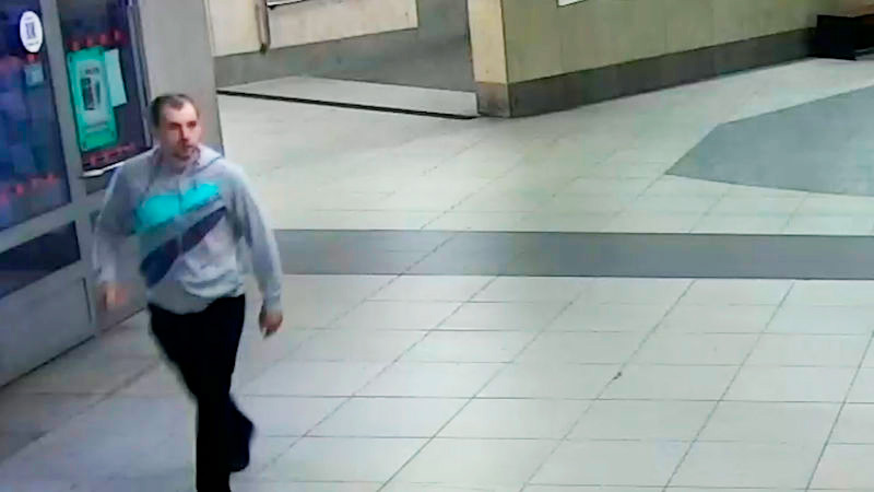 Иностранец в Праге домогался женщин на улице. Полиция ищет потерпевших 