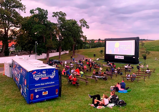 В Праге начинает работу Kinobus – бесплатный кинотеатр под открытым небом
