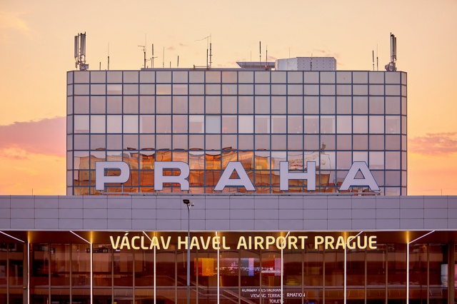 В аэропорту Праги вышла из строя система регистрации на рейсы