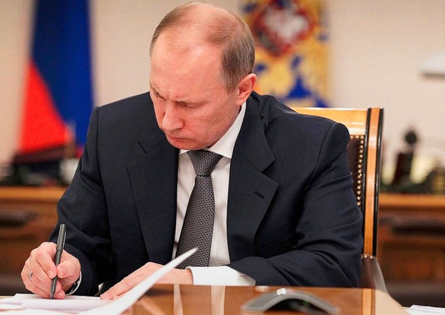 Путин изменил статью о госизмене. Теперь к ней можно приравнять любую помощь украинцам
