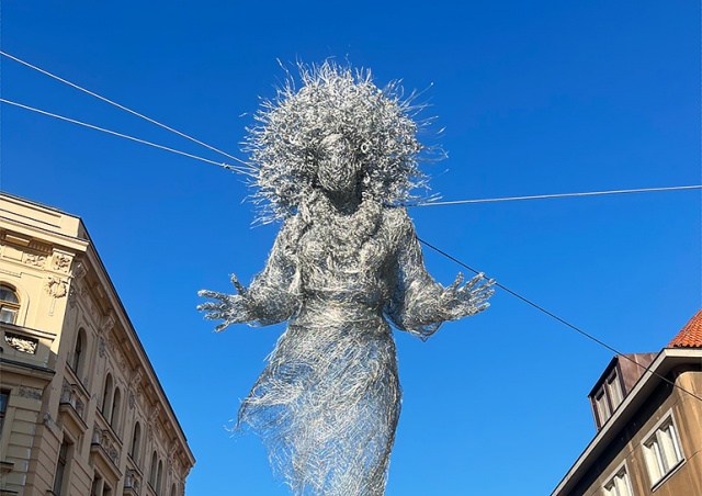 В центре Праги установили скульптуру в честь украинских матерей