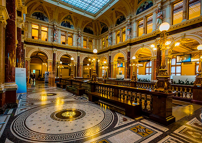 Малоизвестные места Праги: дворец банка Česká spořitelna   