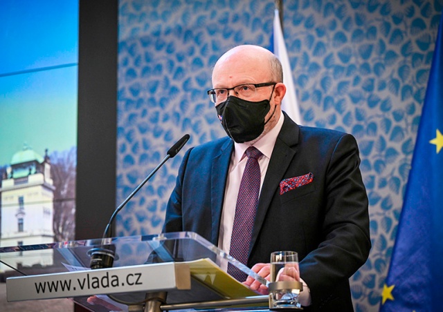 Минздрав Чехии рекомендовал жителям носить респираторы в транспорте