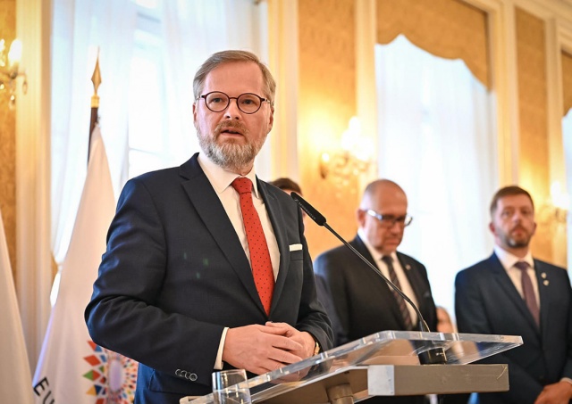 Премьер Чехии призвал жителей экономить электроэнергию и газ