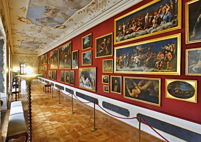 Роскошный дворец Минкульта в Праге на один день откроют для туристов