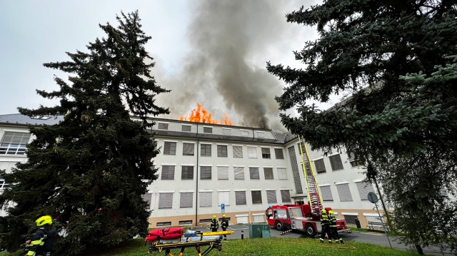 В Праге загорелся Центральный военный госпиталь