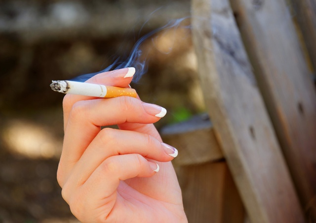 Опрос: сколько курильщики в Чехии тратят на сигареты