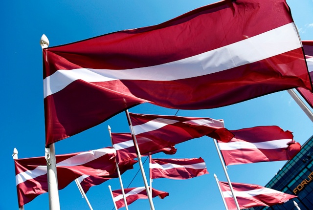 Латвия почти полностью прекратила выдачу виз россиянам