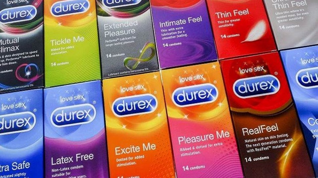В Чехии вор украл из магазина 102 пачки презервативов, карандаш для бровей и накладные ресницы