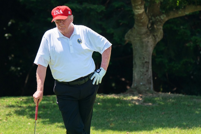 Трамп похоронил бывшую жену на территории гольф-клуба и теперь может не платить за него налоги