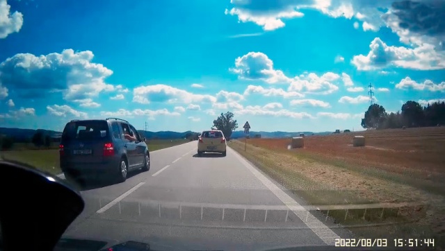 Безумный маневр водителя в Чехии попал на видео