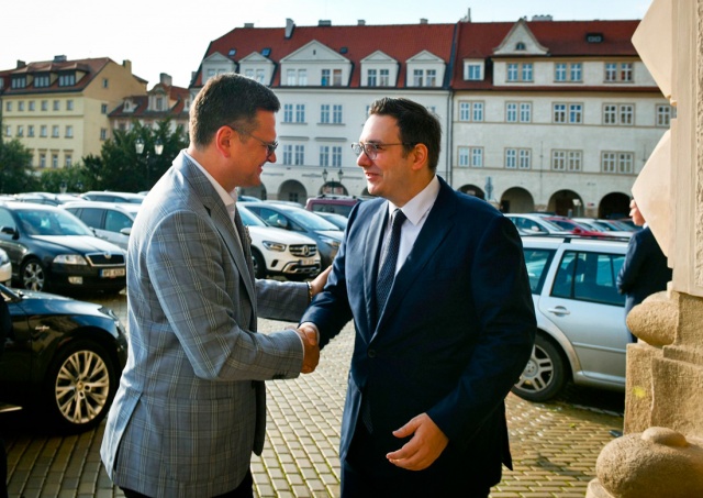 Министр иностранных дел Украины прибыл в Прагу