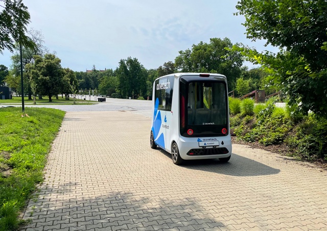 В Праге можно прокатиться на автоматическом микроавтобусе