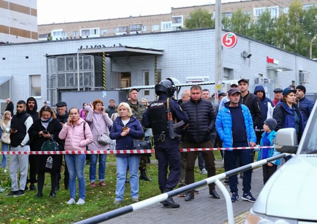 В России мужчина ворвался в школу и открыл стрельбу: 13 убитых