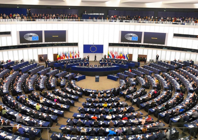 Европарламент одобрил единый принцип минимальной зарплаты в странах ЕС