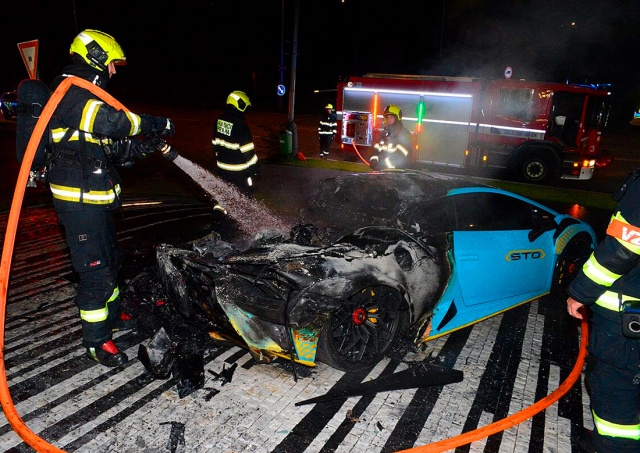 В Праге сгорел Lamborghini. Владелец оценил ущерб в солидную сумму