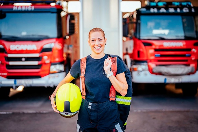 Первая в истории Чехии женщина-пожарный приступила к работе: видео